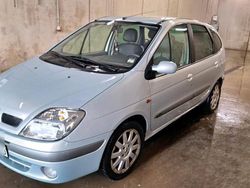 Silber Gebraucht 2001 Renault Scénic Van / Kleinbus | 2.600 € (Teuer)