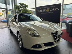 Weiß Gebraucht 2011 Alfa Romeo Giulietta Super Kleinwagen | 4.690 € (Superpreis)