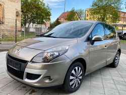 Braun Gebraucht 2011 Renault Scénic Bose Edition Van / Kleinbus | 4.300 € (Fairer Preis)