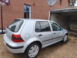 Grau Gebraucht 2001 VW Golf Basis Limousine | 1.900 € (Fairer Preis)