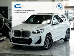 Alpinweiss iii Gebraucht 2024 BMW iX1 M Sport SUV | 45.999 € (Fairer Preis)