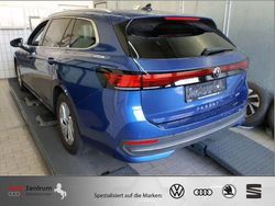 Reef blue metallic Gebraucht 2024 VW Passat Business Kombi | 31.970 € (Guter Preis)