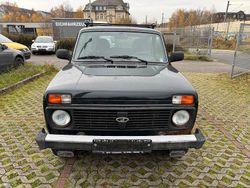 Grün Gebraucht 2014 Lada niva SUV | 3.900 € (Fairer Preis)