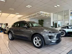 Grau Gebraucht 2017 Porsche Macan SUV | 31.850 € (Etwas zu teuer)
