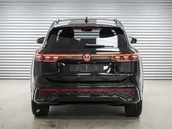 Grenadillschwarz metallic (0e) grenadillschwarz metallic (0e) Neu 2025 VW Tiguan R-line SUV | 56.142 € (Fairer Preis)