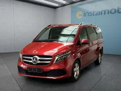 Rot Gebraucht 2024 Mercedes V220 Van / Kleinbus | 54.449 € (Fairer Preis)