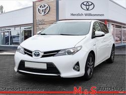 Schneeweiß Gebraucht 2014 Toyota Auris Hybrid Life+ Limousine | 10.990 € (Guter Preis)
