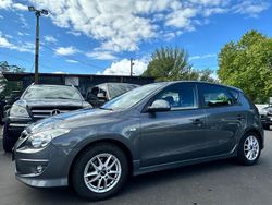 Grau Gebraucht 2011 Hyundai i30 Limousine | 3.499 € (Guter Preis)