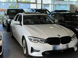 Weiß Gebraucht 2019 BMW 330 Limousine | 27.900 € (Fairer Preis)