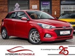 Red passion / mic Gebraucht 2018 Hyundai i20 Trend Limousine | 10.950 € (Guter Preis)