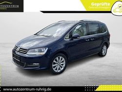 Blau Gebraucht 2017 VW Sharan Highline Van / Kleinbus | 27.700 € (Teuer)