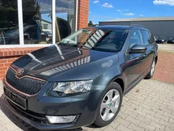 Grau Gebraucht 2016 Skoda Octavia Ambition Kombi | 12.999 € (Guter Preis)