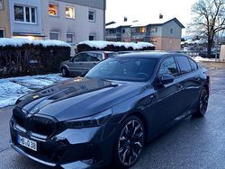 Grau Gebraucht 2025 BMW 550e M Sport Limousine | 75.999 € (Fairer Preis)