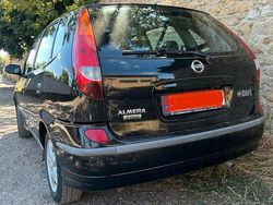 Schwarz Gebraucht 2004 Nissan Almera Tino Van / Kleinbus | 1.400 € (Fairer Preis)