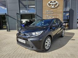 Mysticschwarz Gebraucht 2022 Toyota Aygo X-play Kleinwagen | 11.500 €