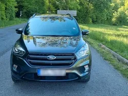 Grau Gebraucht 2018 Ford Kuga SUV | 15.900 € (Fairer Preis)