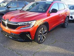 Dezirrotmetallic Gebraucht 2023 Renault Espace Iconic Van / Kleinbus | 37.950 € (Fairer Preis)