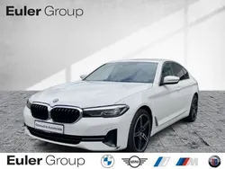 Weiss Gebraucht 2022 BMW 520 Limousine | 34.388 € (Guter Preis)
