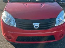 Rot Gebraucht 2009 Dacia Sandero Kombi | 900 € (Fairer Preis)