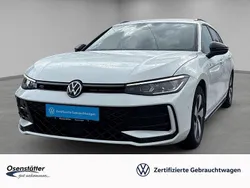 Weiss Gebraucht 2024 VW Passat R-line Kombi | 38.760 €