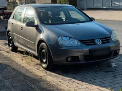 Grau Gebraucht 2005 VW Golf V Kombi | 1.000 € (Guter Preis)