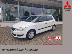 Weiß Gebraucht 2010 Skoda Fabia Limousine | 4.000 € (Fairer Preis)