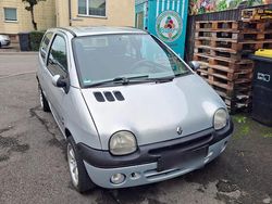 Grau Gebraucht 2002 Renault Twingo Kleinwagen | 1.500 € (Etwas zu teuer)