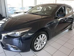 Blau Gebraucht 2018 Mazda 3 Limousine | 16.410 € (Etwas zu teuer)