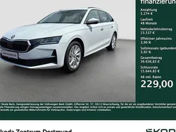 Weiß Gebraucht 2024 Skoda Octavia Selection Kombi | 28.811 € (Guter Preis)