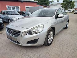 Silber Gebraucht 2011 Volvo V60 Basis Kombi | 9.999 € (Teuer)