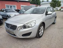 Silber Gebraucht 2011 Volvo V60 Basis Kombi | 9.999 € (Teuer)