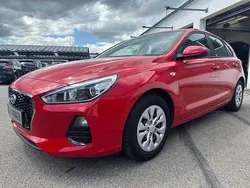 Rot Gebraucht 2018 Hyundai i30 Pure Kombi | 12.990 € (Fairer Preis)