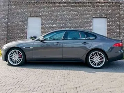 Grau Gebraucht 2015 Jaguar XF S Limousine | 27.750 € (Teuer)