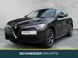 Colore esterno Gebraucht 2018 Alfa Romeo Stelvio Lusso SUV | 26.890 € (Fairer Preis)