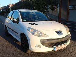 Weiß Gebraucht 2009 Peugeot 206 Limousine | 1.980 € (Etwas zu teuer)