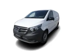 Weiss Gebraucht 2023 Mercedes Vito Van / Kleinbus | 28.949 € (Guter Preis)