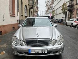 Silber Gebraucht 2004 Mercedes E220 Limousine | 5.000 € (Fairer Preis)