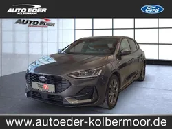 Magneticgrau (metallic) Gebraucht 2024 Ford Focus ST-Line Limousine | 25.880 € (Fairer Preis)