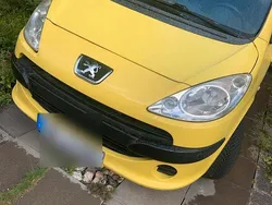 Gelb Gebraucht 2006 Peugeot 1007 Kleinwagen | 999 €