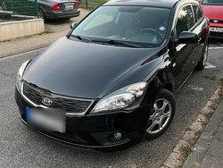 Schwarz Gebraucht 2011 Kia Ceed 2 Kleinwagen | 3.800 € (Guter Preis)