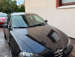 Schwarz Gebraucht 2006 Alfa Romeo 147 Kleinwagen | 1.875 €