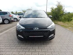 Schwarz Gebraucht 2015 Hyundai i20 Intro Edition Limousine | 8.900 € (Etwas zu teuer)