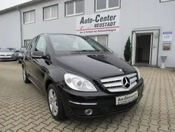 Schwarz Gebraucht 2010 Mercedes B180 Van / Kleinbus | 6.980 € (Teuer)