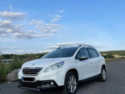 Weiß Gebraucht 2016 Peugeot 2008 Allure SUV | 9.900 € (Guter Preis)