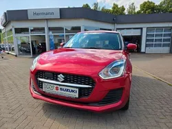 Rot Gebraucht 2021 Suzuki Swift Club Kleinwagen | 14.350 € (Fairer Preis)