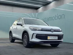 Weiß Gebraucht 2024 VW Tiguan Life SUV | 40.050 € (Teuer)
