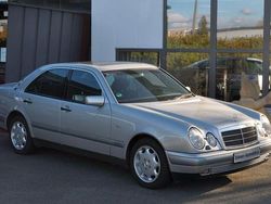 Silber Gebraucht 1999 Mercedes E280 Elegance Limousine | 7.900 € (Teuer)