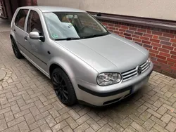 Silber Gebraucht 2001 VW Golf IV Kleinwagen | 2.350 €