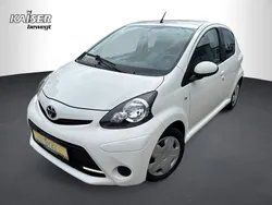Weiß Gebraucht 2013 Toyota Aygo Cool Kleinwagen | 5.990 € (Etwas zu teuer)