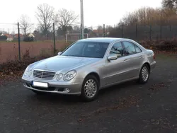 Silber Gebraucht 2002 Mercedes E240 Limousine | 4.300 € (Teuer)